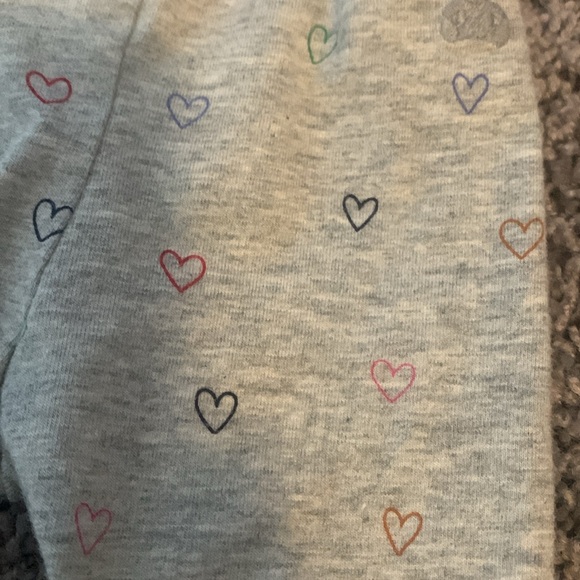 Gap Leggings Gray with Hearts Size 0-3 Month EUC - Picture 2 of 4